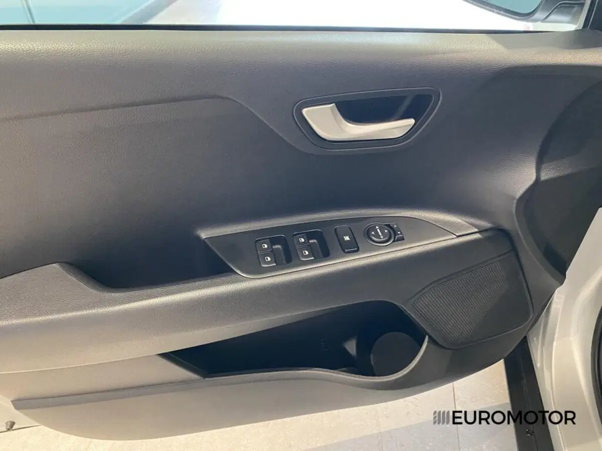 Kia Stonic usata a Bari (12)