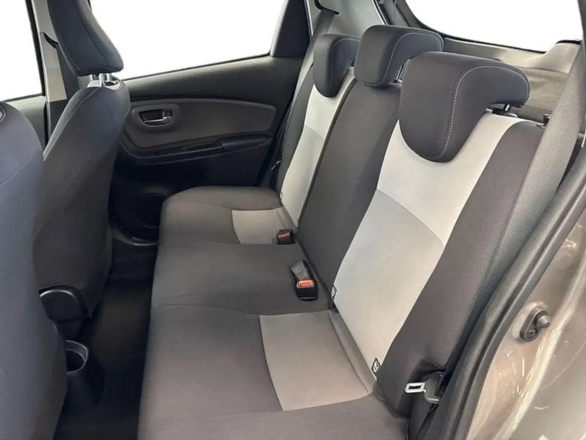 Toyota Yaris usata a Prato (15)