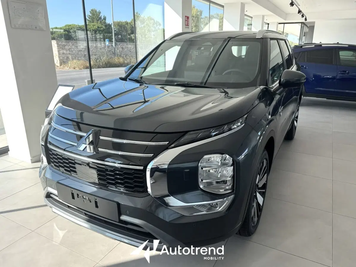 Mitsubishi Outlander nuova a Bari