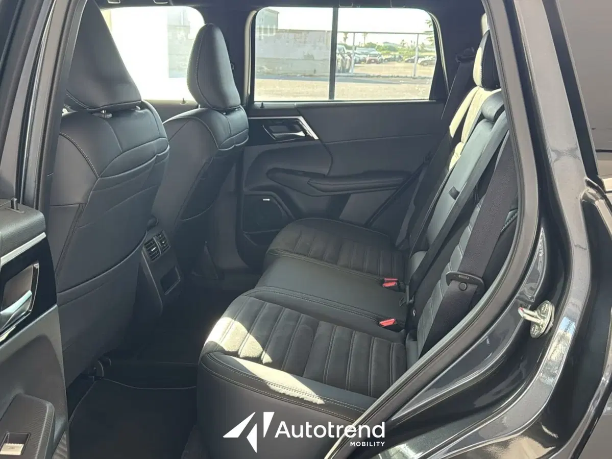 Mitsubishi Outlander nuova a Bari (15)