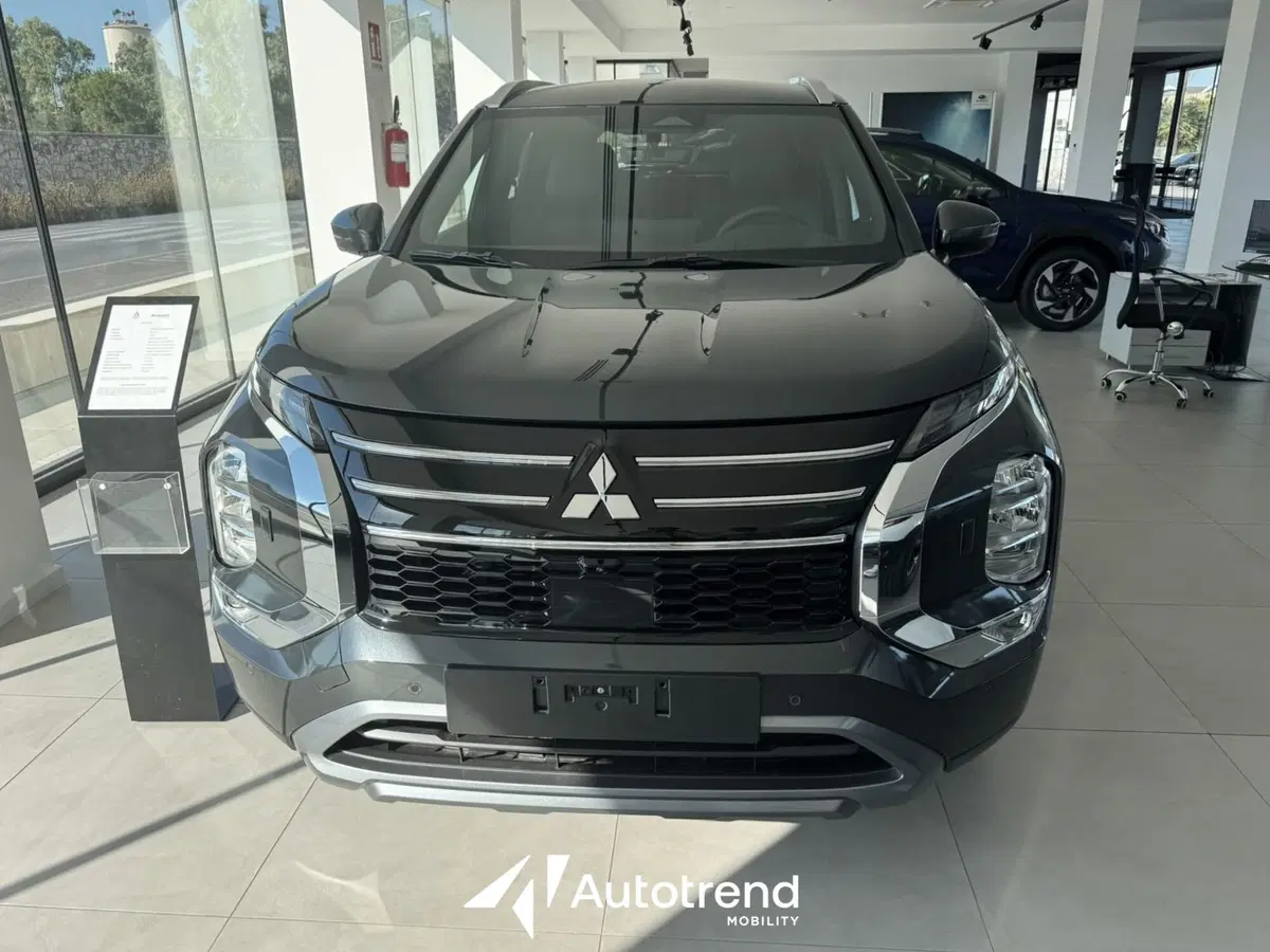 Mitsubishi Outlander nuova a Bari (3)