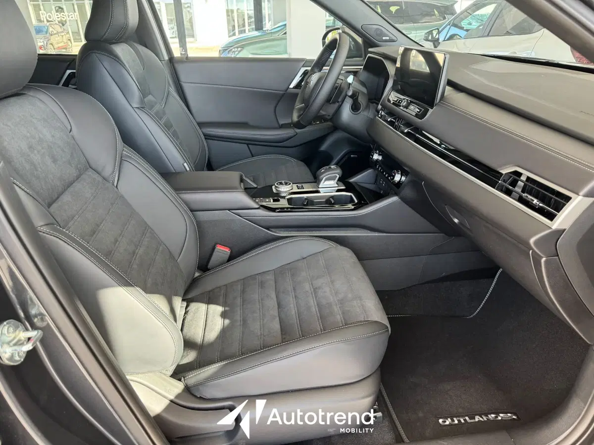 Mitsubishi Outlander nuova a Bari (7)