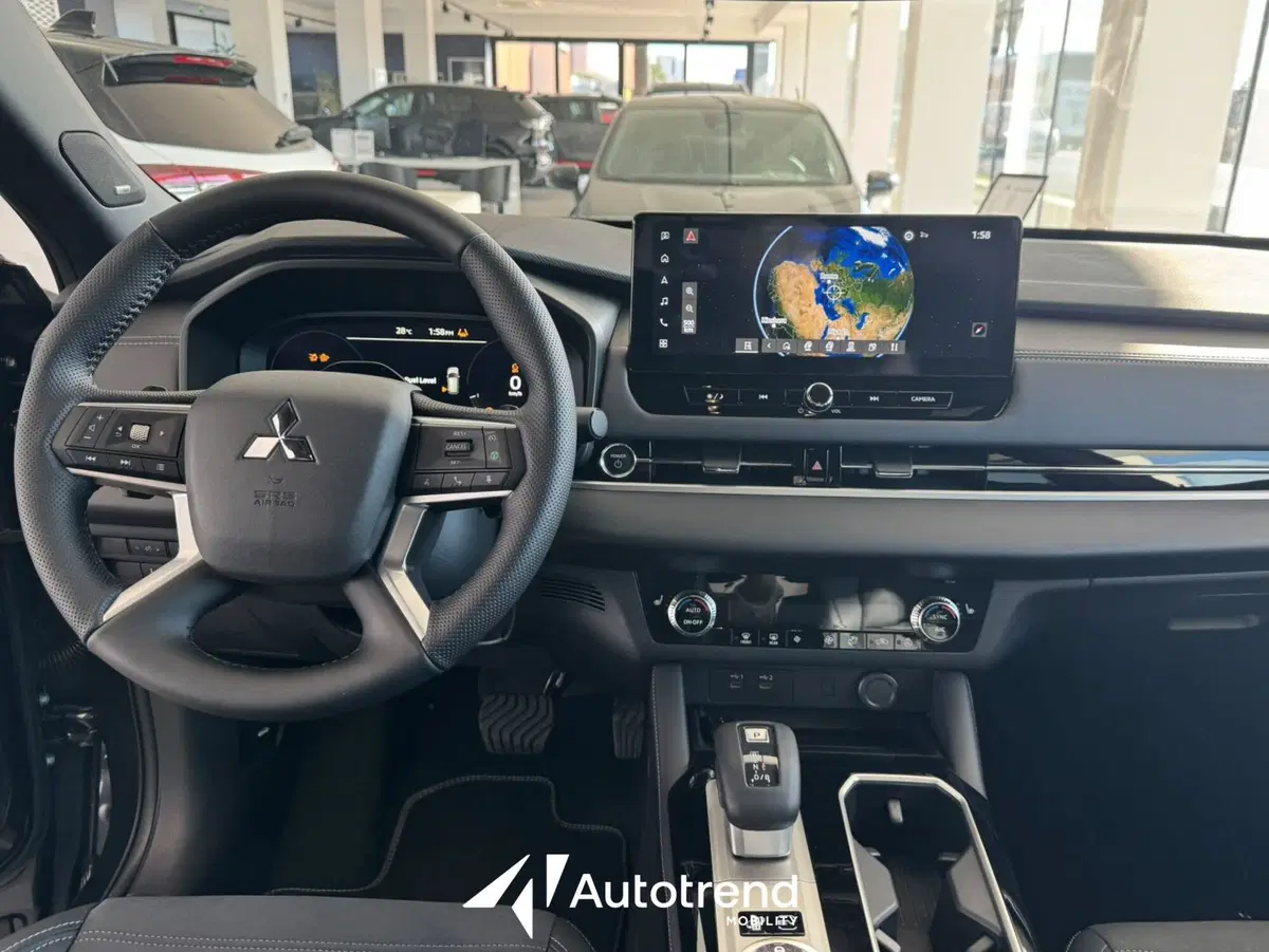 Mitsubishi Outlander nuova a Bari (8)