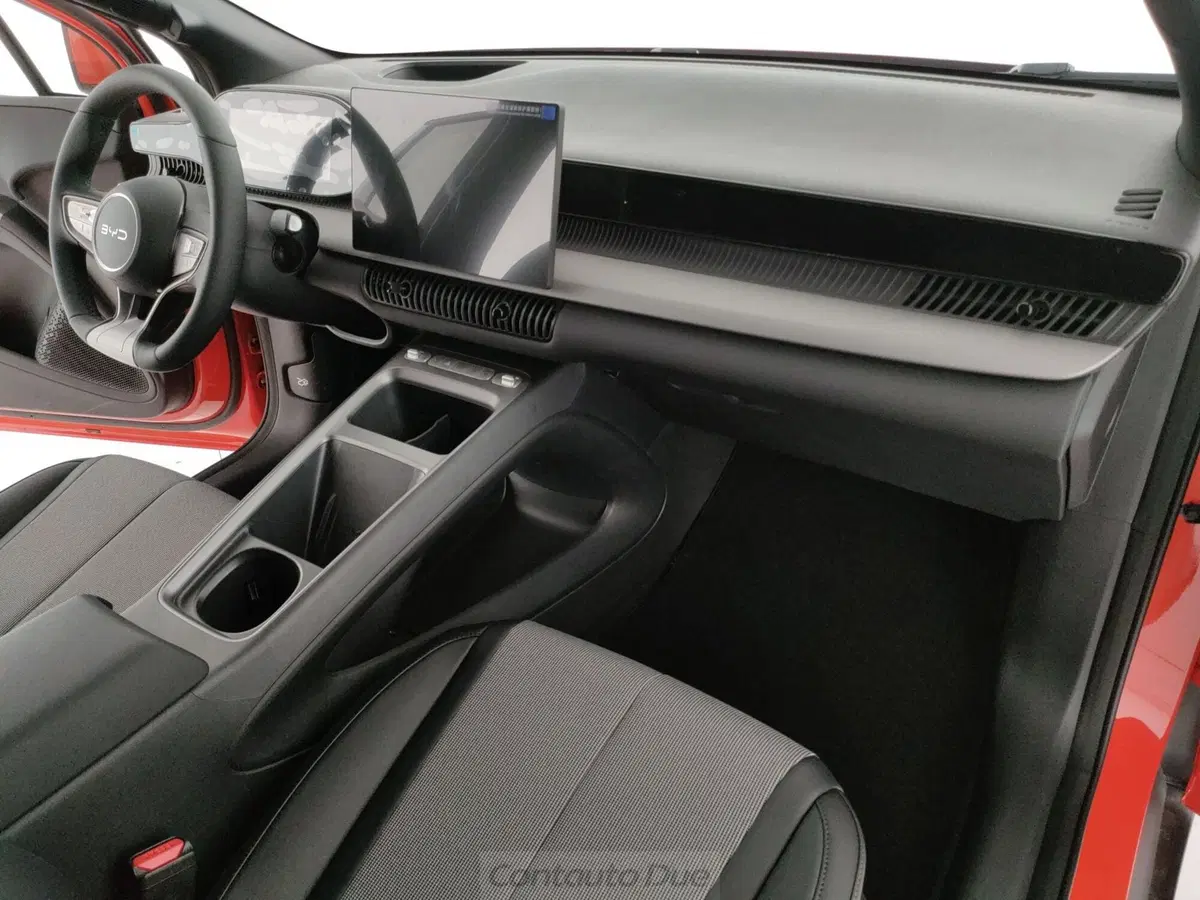 Byd Dolphin G DM-i nuova a Caserta (15)