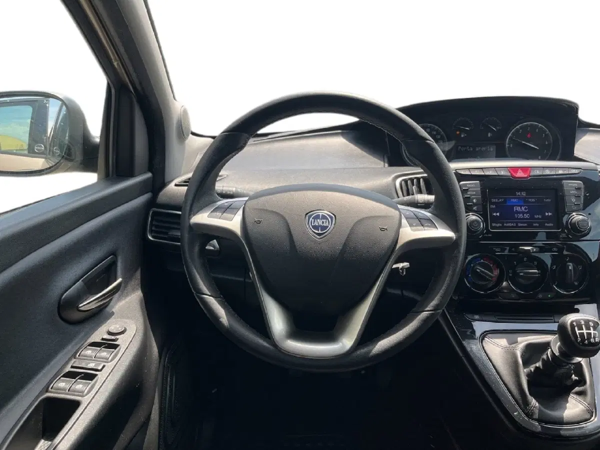 Lancia Ypsilon usata a Torino (11)
