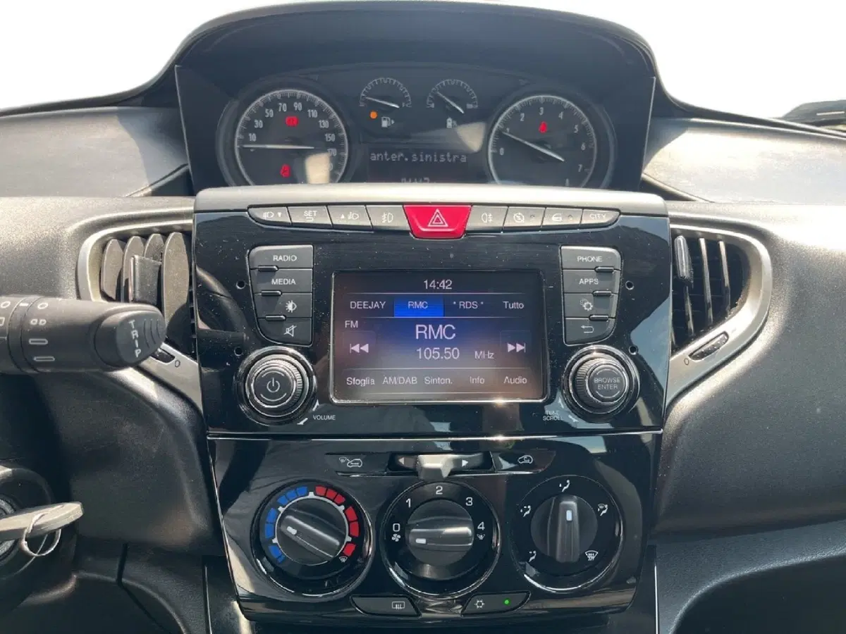 Lancia Ypsilon usata a Torino (13)