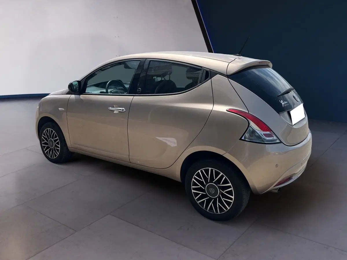 Lancia Ypsilon usata a Torino (4)