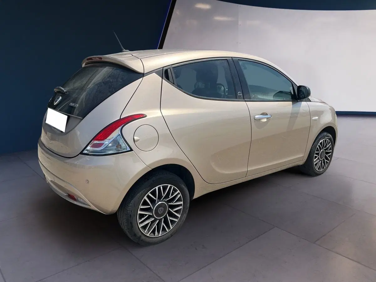 Lancia Ypsilon usata a Torino (6)