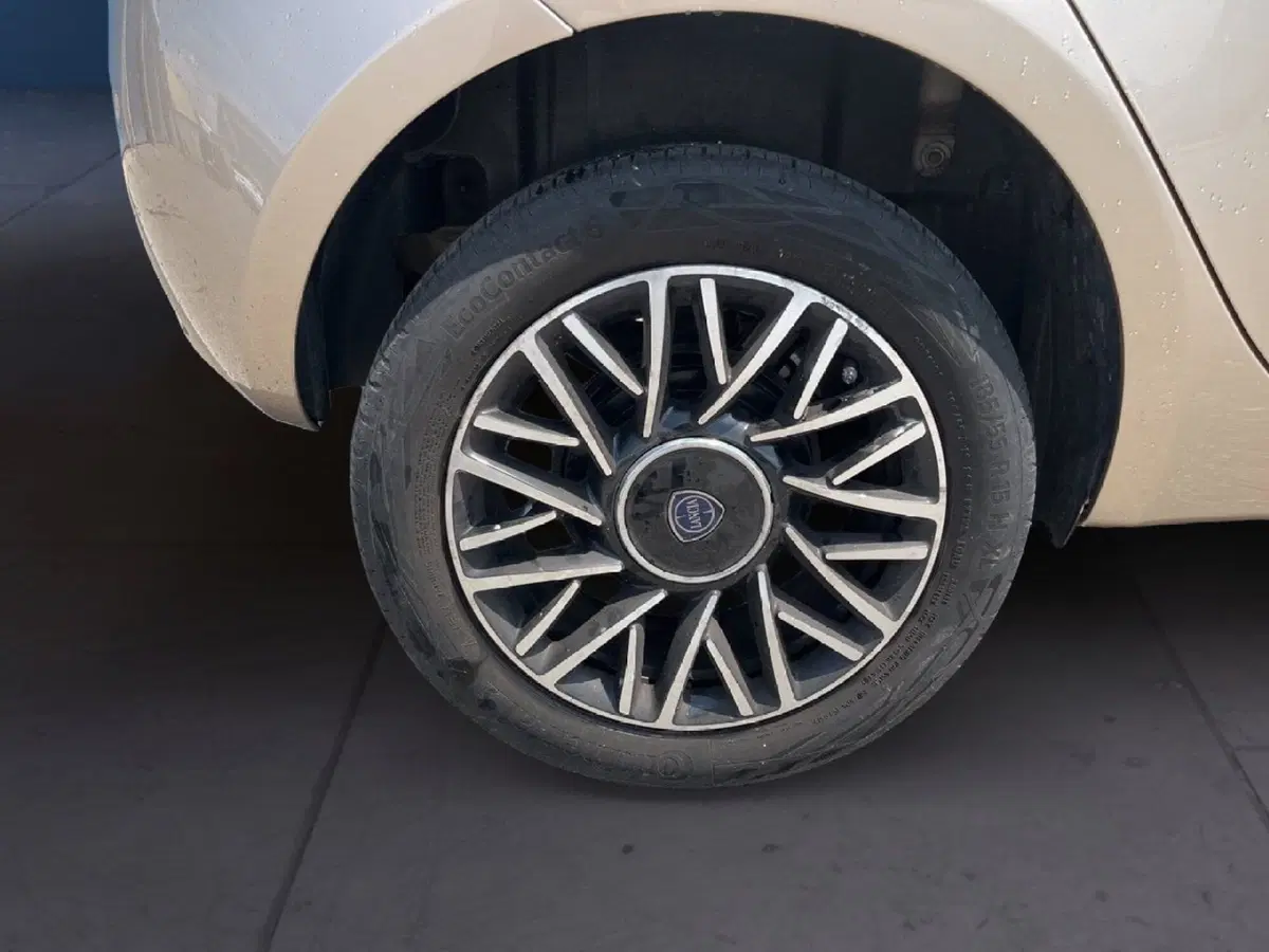 Lancia Ypsilon usata a Torino (7)