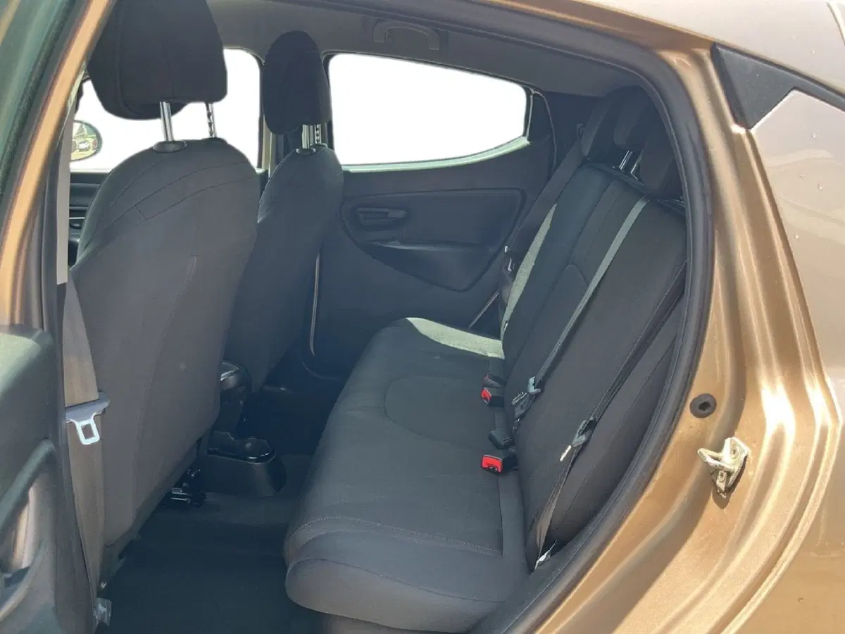Lancia Ypsilon usata a Torino (8)