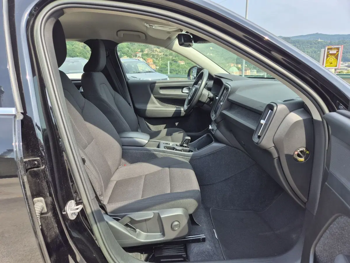 Volvo XC40 usata  (9)