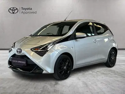 Toyota Aygo 1.0 VVT-i 72 CV 5 porte x-play MMT del 2019 usata a Milano