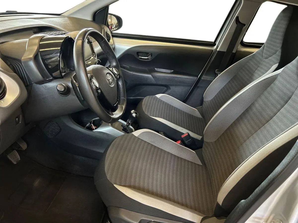 Toyota Aygo usata a Milano (8)