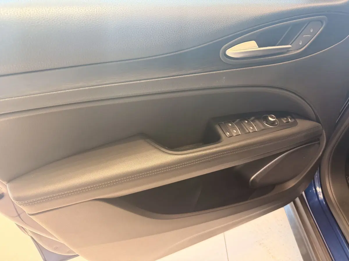 Alfa Romeo Stelvio usata a Latina (10)