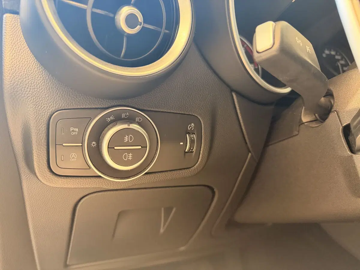 Alfa Romeo Stelvio usata a Latina (13)