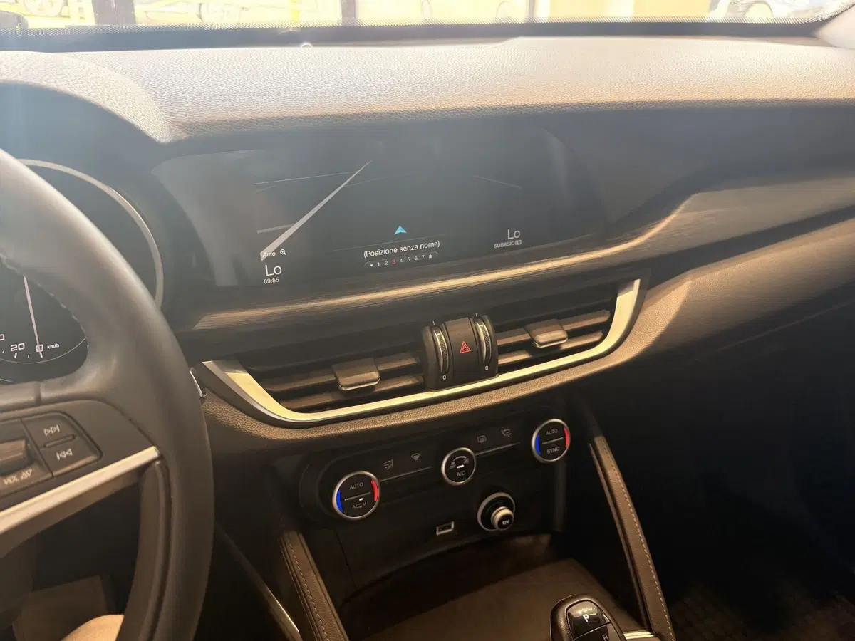 Alfa Romeo Stelvio usata a Latina (18)