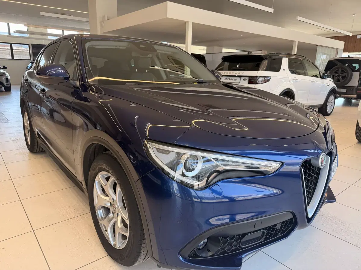 Alfa Romeo Stelvio usata a Latina (3)