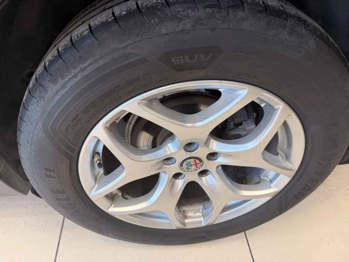 Alfa Romeo Stelvio usata a Latina (9)