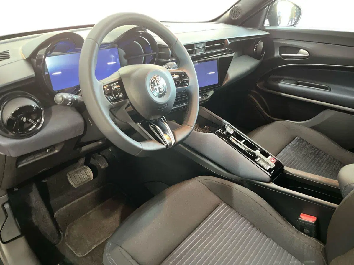 Alfa Romeo Junior usata a Bari (10)