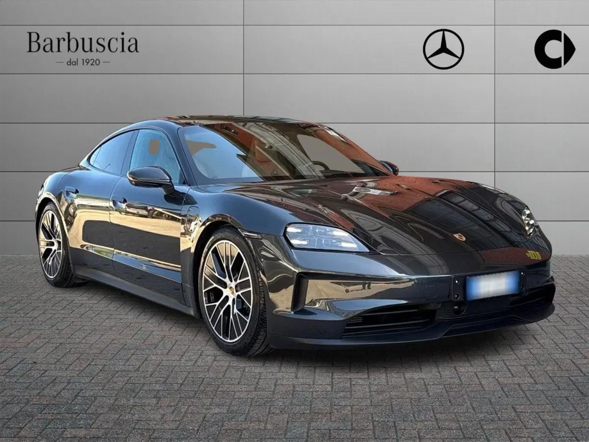 Porsche Taycan usata a Pescara (2)