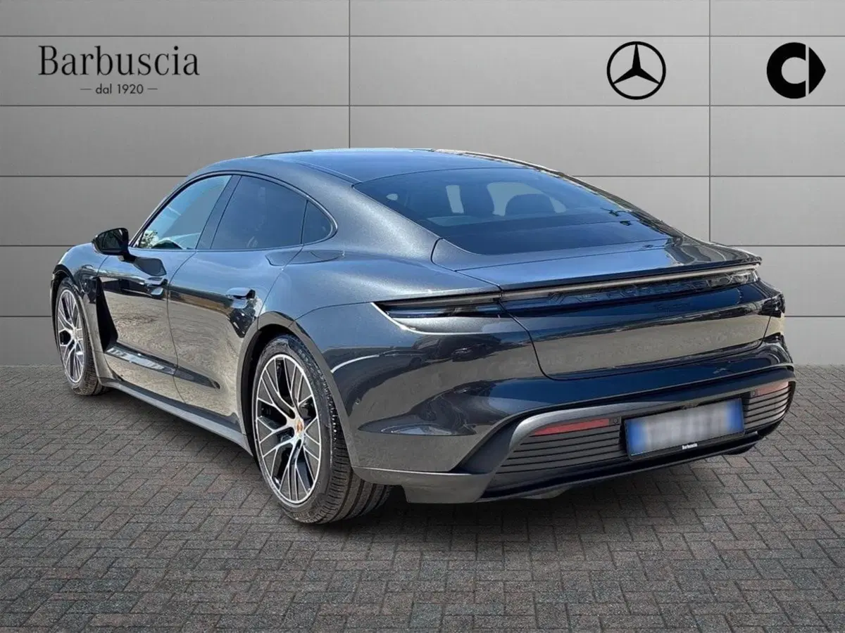 Porsche Taycan usata a Pescara (4)