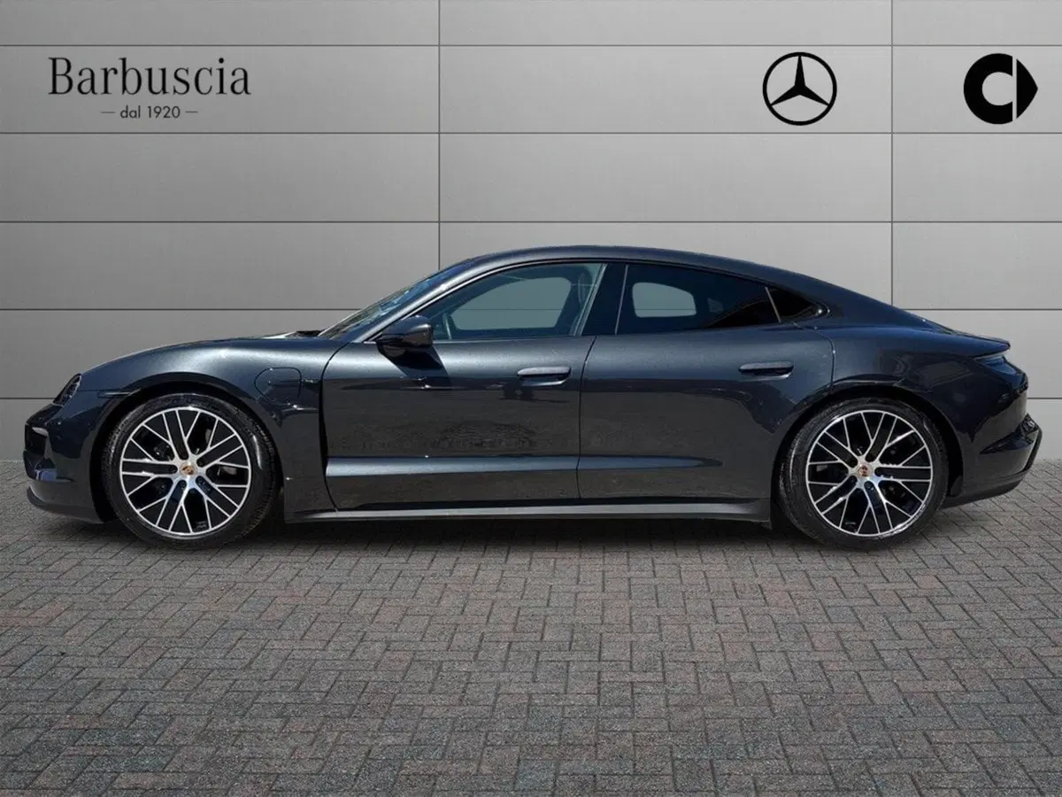 Porsche Taycan usata a Pescara (5)