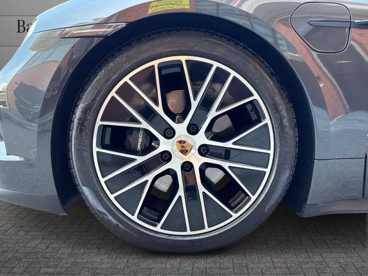 Porsche Taycan usata a Pescara (6)