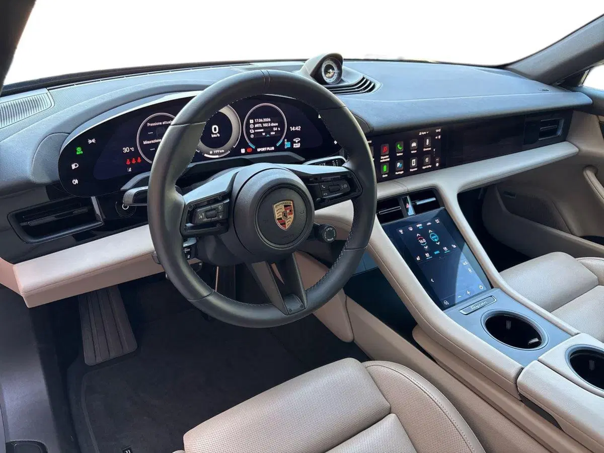 Porsche Taycan usata a Pescara (8)