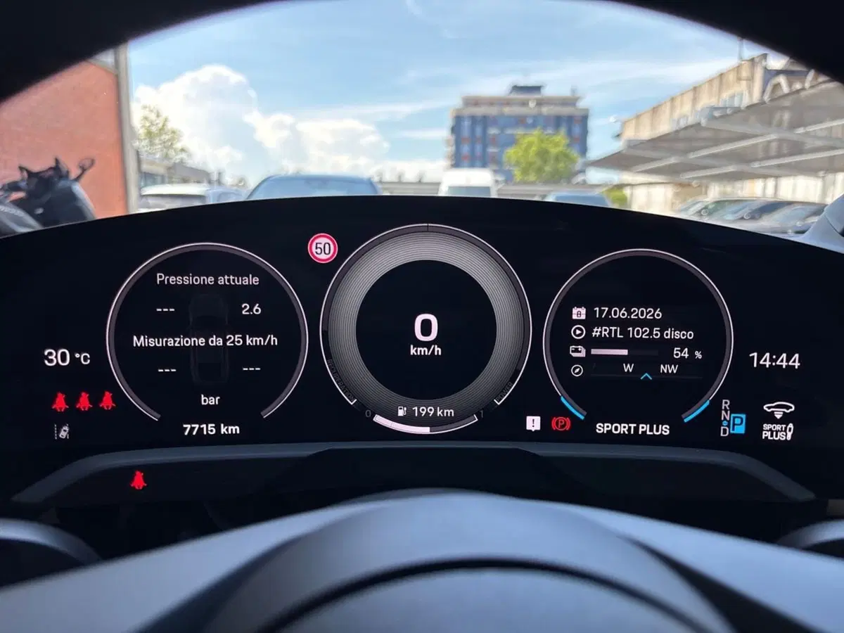 Porsche Taycan usata a Pescara (9)