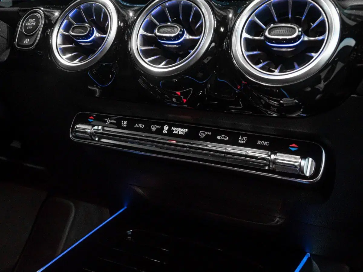Mercedes-Benz GLA SUV nuova a Ancona (20)