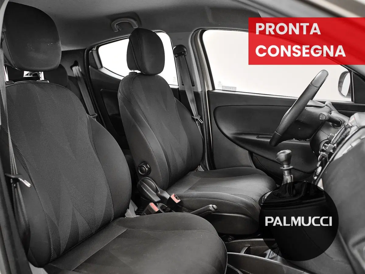Lancia Ypsilon usata a Prato (13)