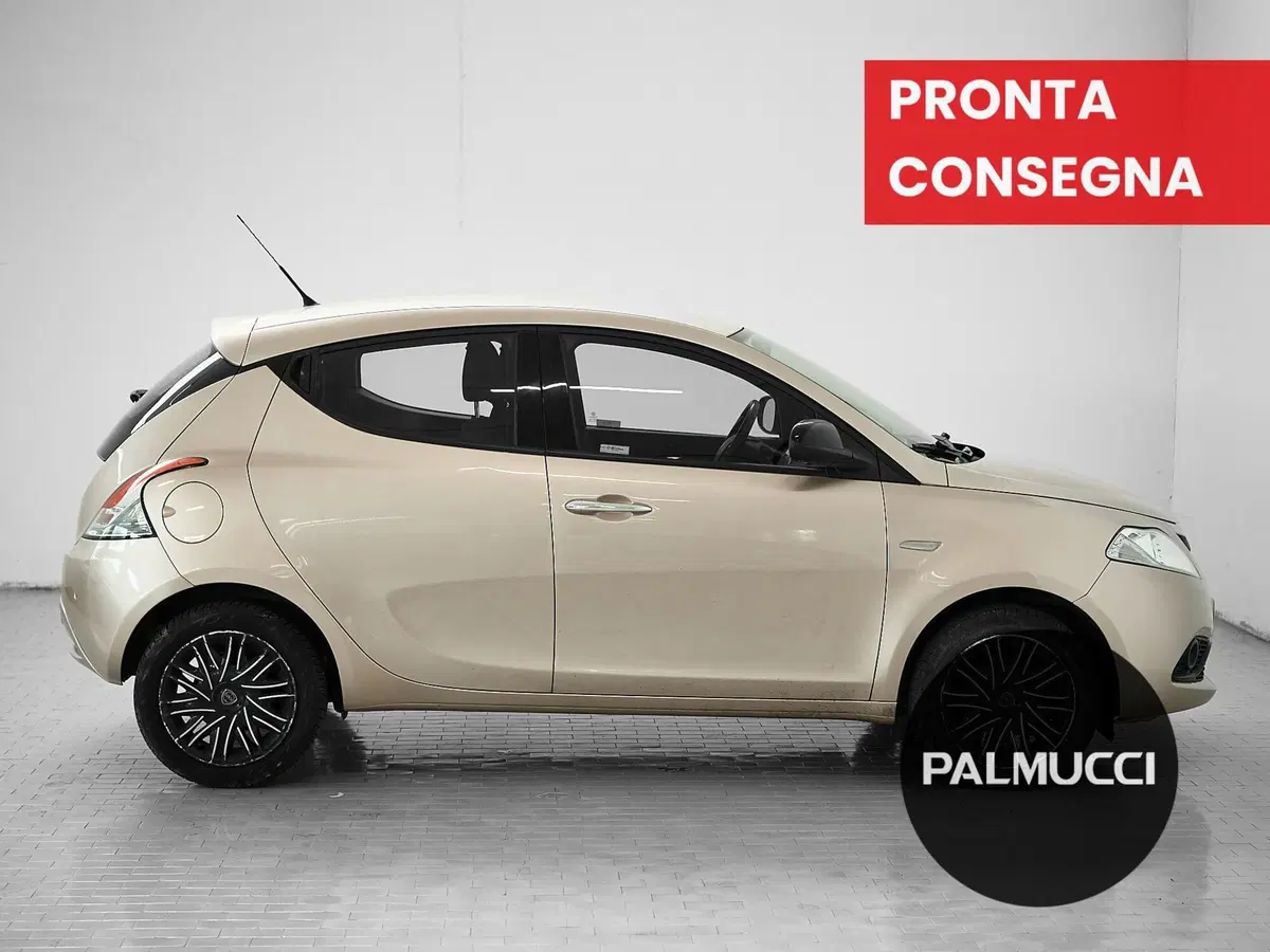 Lancia Ypsilon usata a Prato (4)