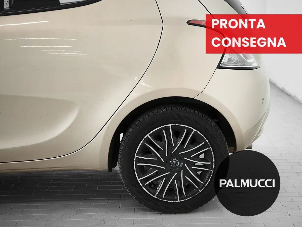 Lancia Ypsilon usata a Prato (6)