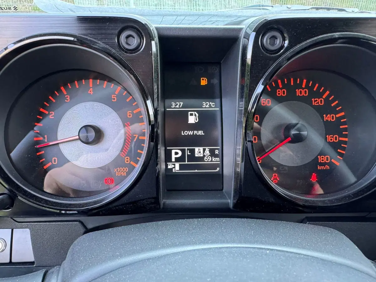 Suzuki Jimny nuova a Salerno (18)