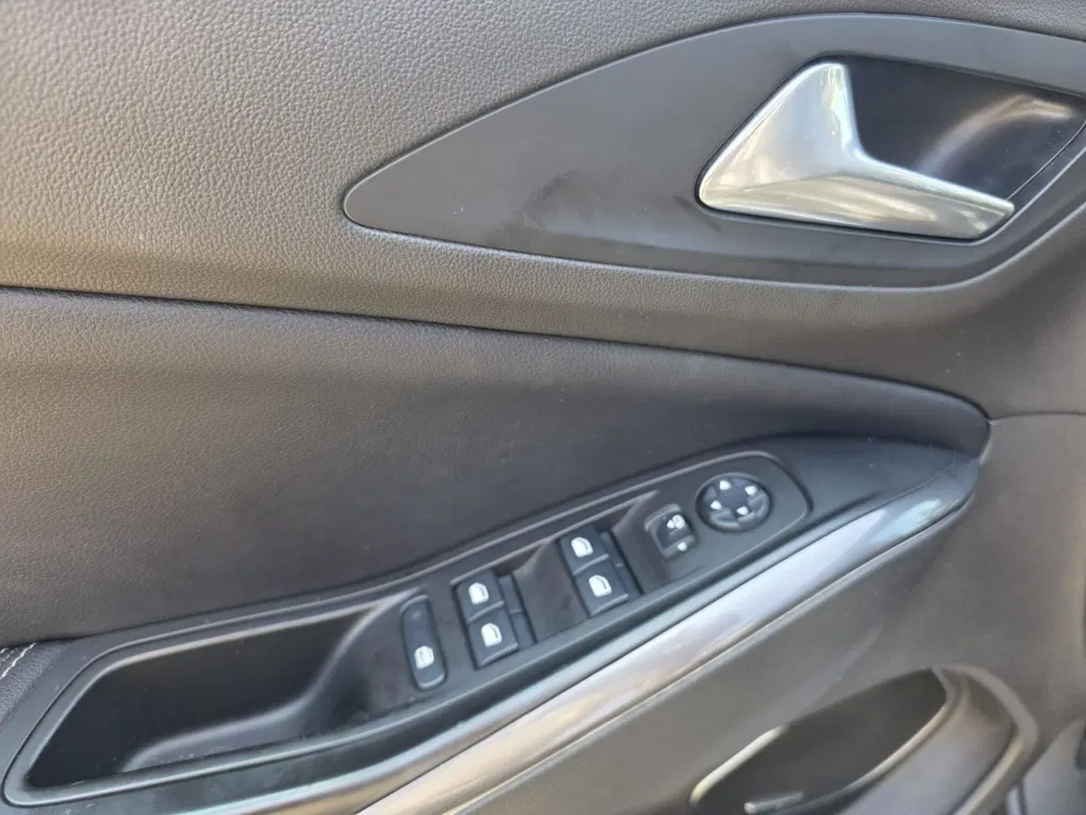 Opel Grandland X usata a Rimini (17)