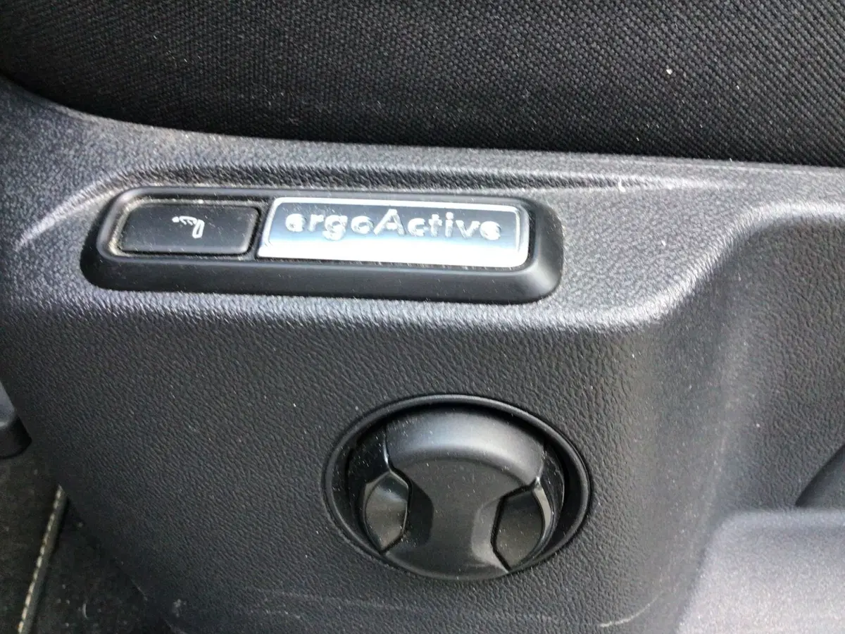 Volkswagen T-Roc usata a Genova (13)