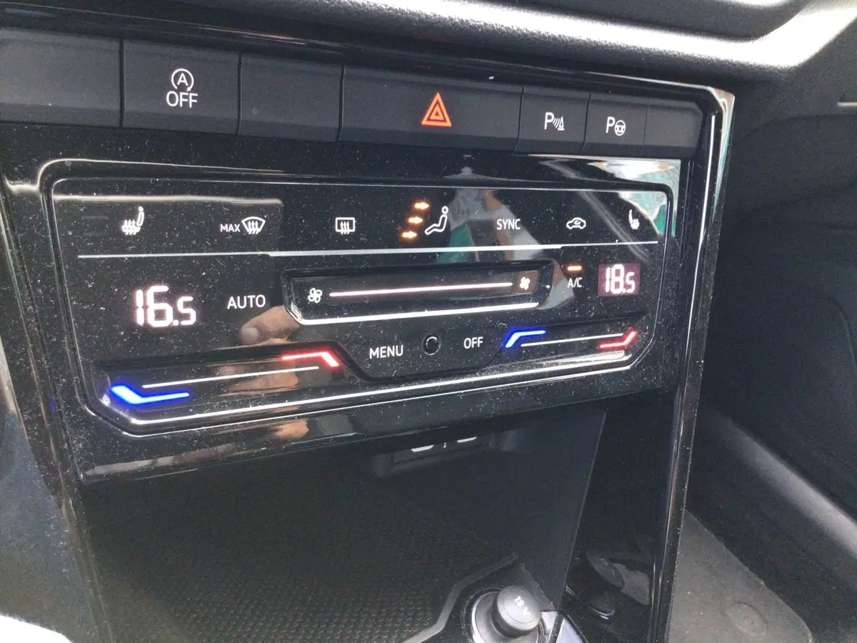 Volkswagen T-Roc usata a Genova (20)