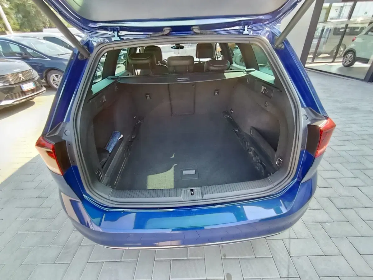 Volkswagen Passat Variant usata a Massa-Carrara (14)