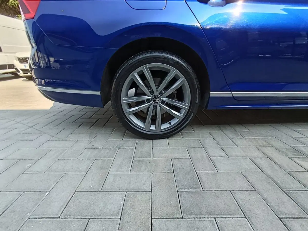 Volkswagen Passat Variant usata a Massa-Carrara (17)