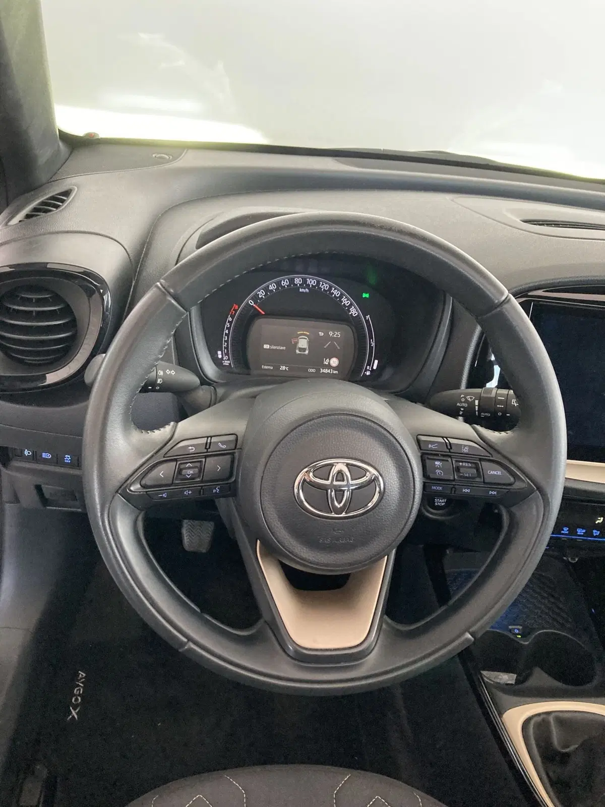 Toyota Aygo X usata a Foggia (11)