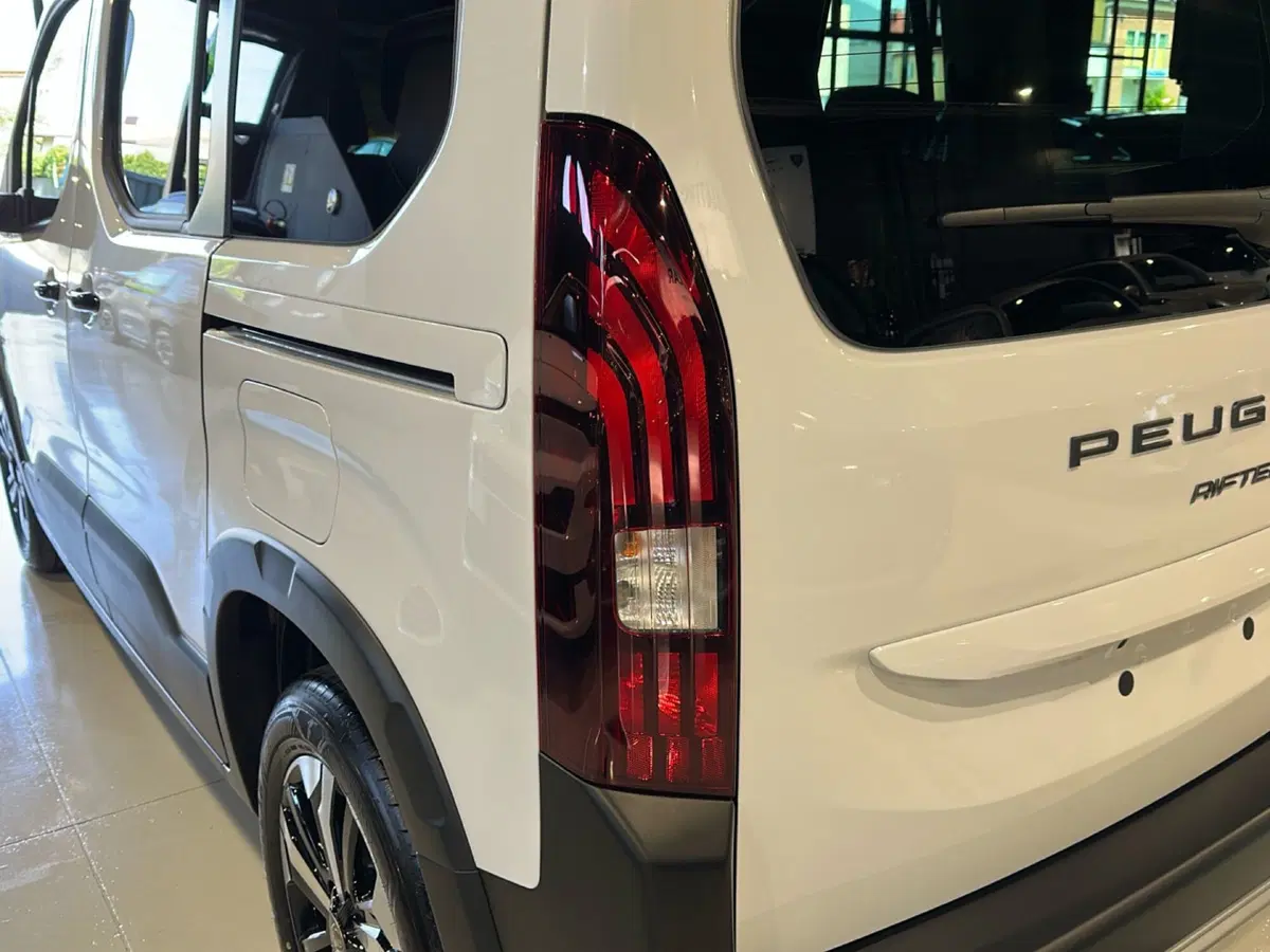 Peugeot Rifter nuova a Vicenza (10)
