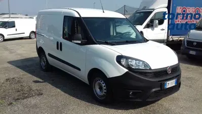 Fiat Dobl&ograve; Furgone 1.6 MJT 105CV PL-TA Cargo Maxi XL Lamierato SX 3 posti del 2023 usata a Torino