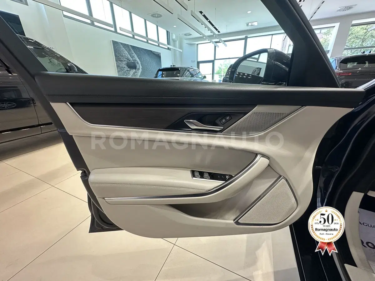 Jaguar XF usata a Forlì-Cesena (15)