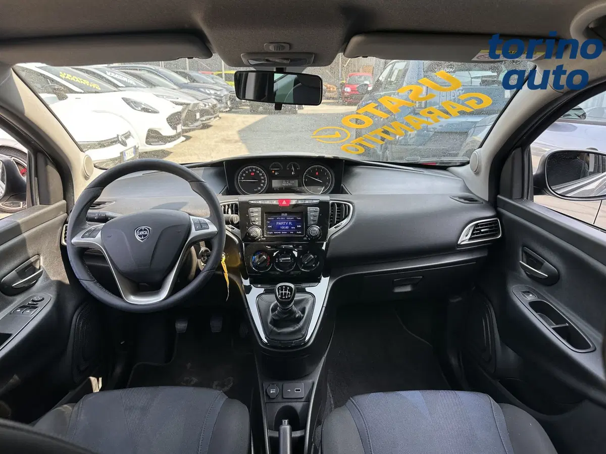 Lancia Ypsilon usata a Torino (11)