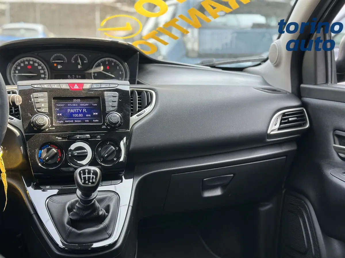 Lancia Ypsilon usata a Torino (12)