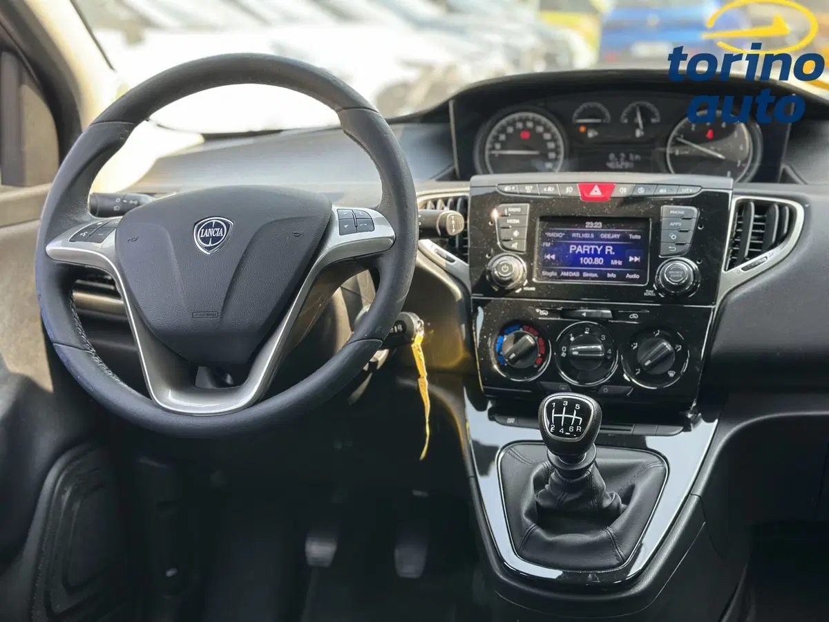 Lancia Ypsilon usata a Torino (13)