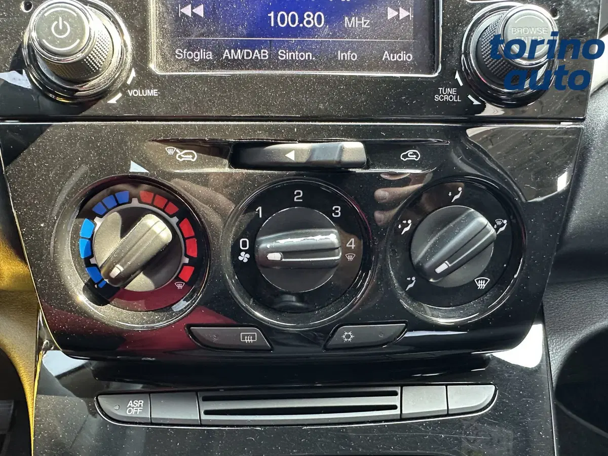 Lancia Ypsilon usata a Torino (19)