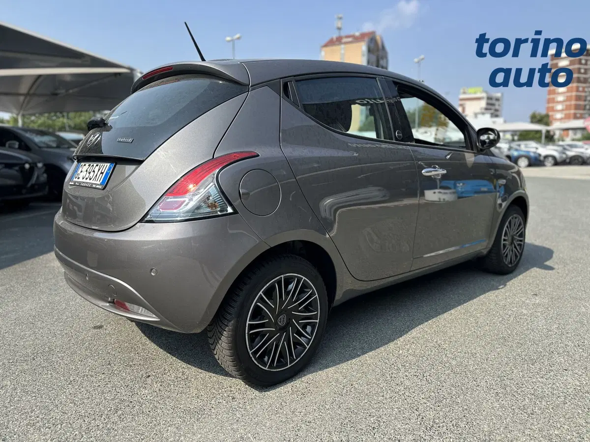 Lancia Ypsilon usata a Torino (7)