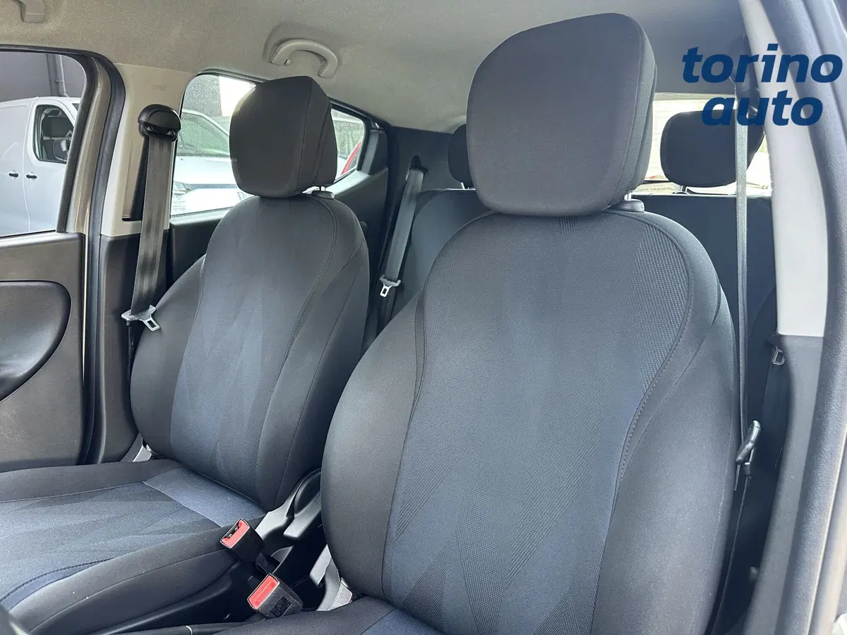 Lancia Ypsilon usata a Torino (9)
