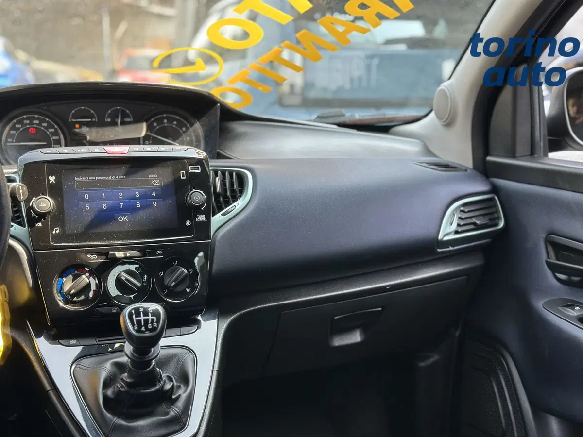 Lancia Ypsilon usata a Torino (13)